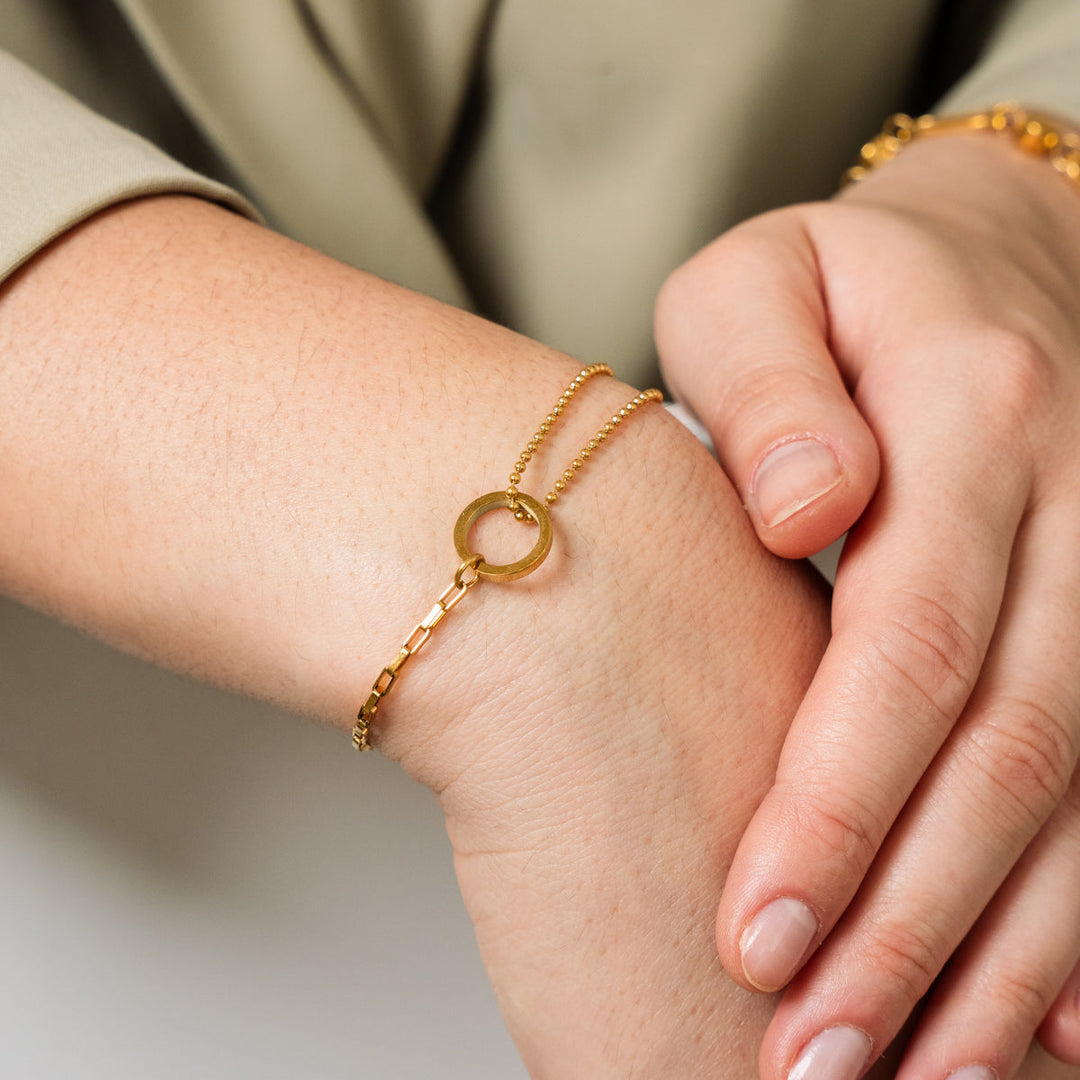 Elegant Gold Tennis Bracelet Case
