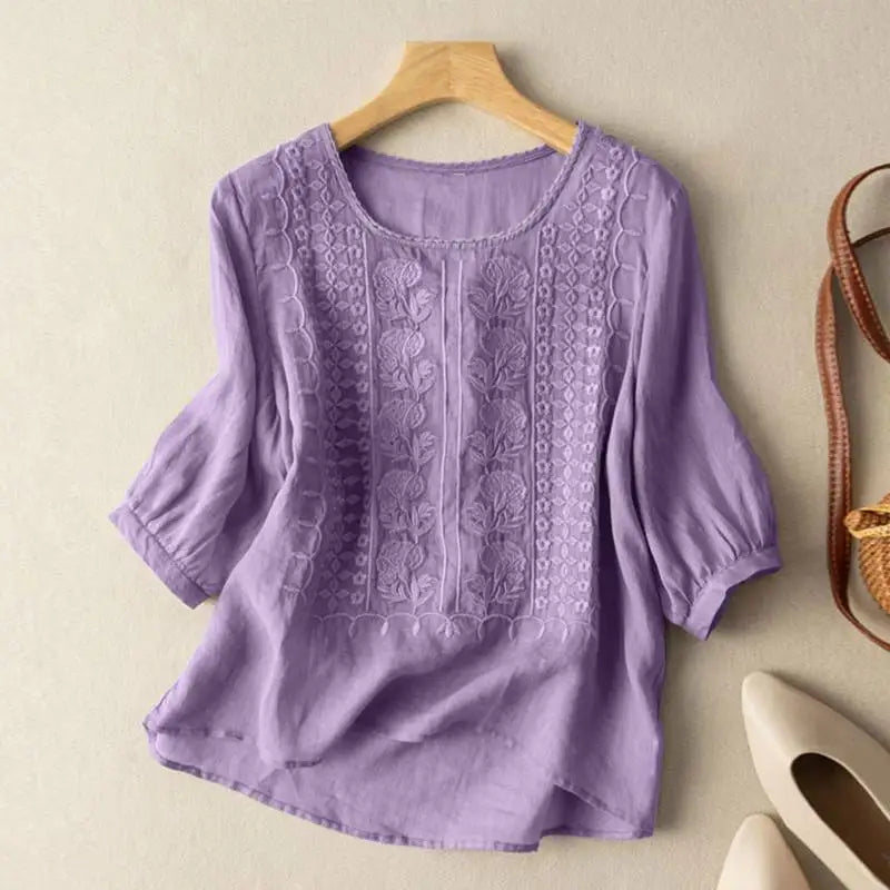 Aurora – Embroidered Blouse with a Loose Fit